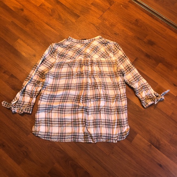 Bobeau quarter length LS w/buttons. Size small. - Picture 5 of 8